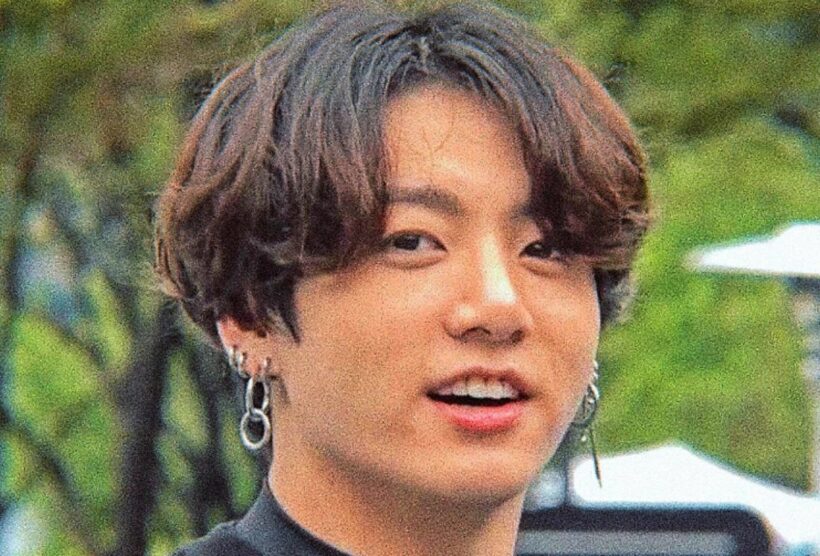 จองกุก BTS เจาะหูเพิ่ม เหล่าอาร์มี่ใจละลาย | The Thaiger