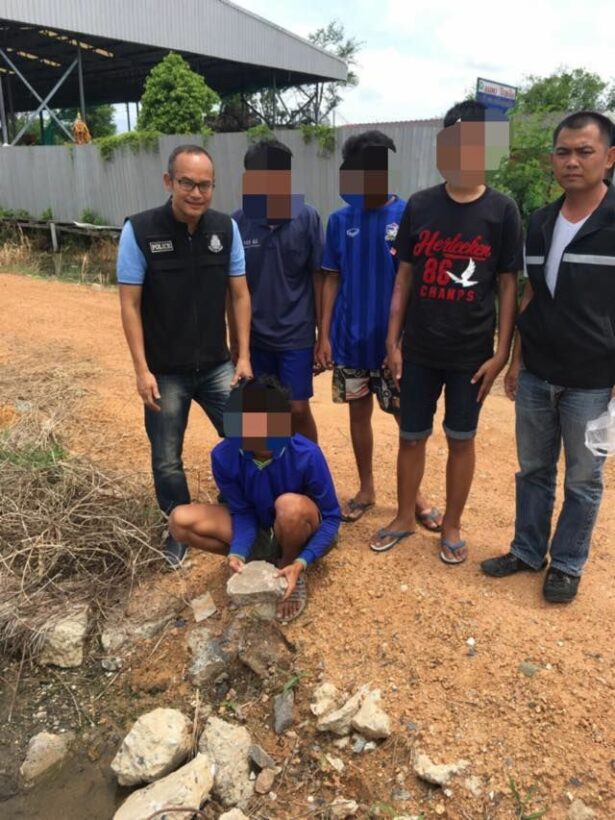 สุดเหี้ยม หัวหน้าแก๊งปาหินมอเตอร์เวย์อายุแค่ 12 ปี! ทำคนขับหวิดดับ | News by The Thaiger