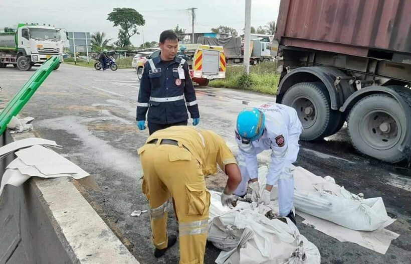 Two people and 1,000 chickens die in Pathum Thani collision