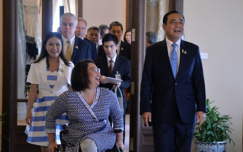 สว.เมกา “ลัดดา แทมมี่ ดักเวิร์ธ” เยี่ยม “ประยุทธ์” ชม 5 ปีประเทศดีขึ้น | The Thaiger