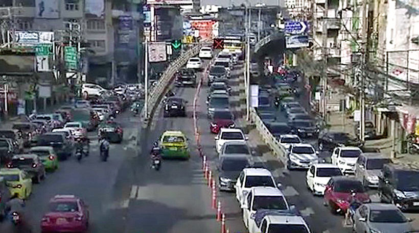 Shortcuts on the way for motorists to bypass Lam Salee intersection in Bangkok