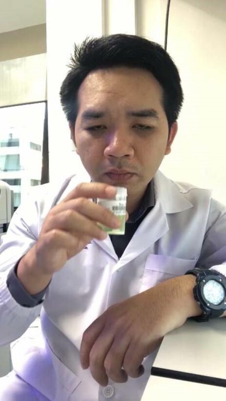 ‘หมอแล็บแพนด้า’ วอนเลิกกินฉี่ เพราะไม่รักษาโรค – ไม่มีประโยชน์ | News by The Thaiger