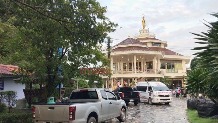 คนร้ายอุกอาจ ชักปืนยิงเจ้าอาวาสขณะนั่งสวดมนต์ ต่อหน้าลูกศิษย์ | News by The Thaiger