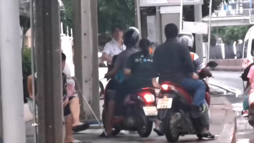 ชาวเน็ตชม วินัยนศ.ญี่ปุ่น ไม่ยอมให้คนไทยขี่จยย.บนฟุตปาธ (คลิป) | The Thaiger