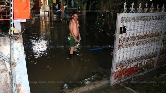 กาฬสินธุ์ เตรียมอพยพหลายชุมชน หลังอ่างเก็บน้ำห้วยสีทนล้น | The Thaiger