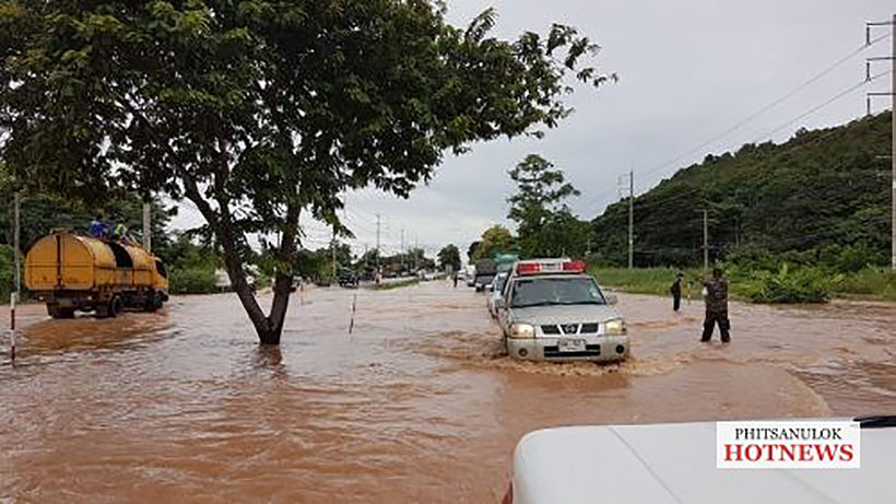 Rescuers evacuate residents from Phitsanulok villages in north central Thailand