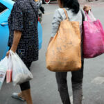Old Thai habits die hard: Businesses are trying but shoppers remain stubborn | Thaiger