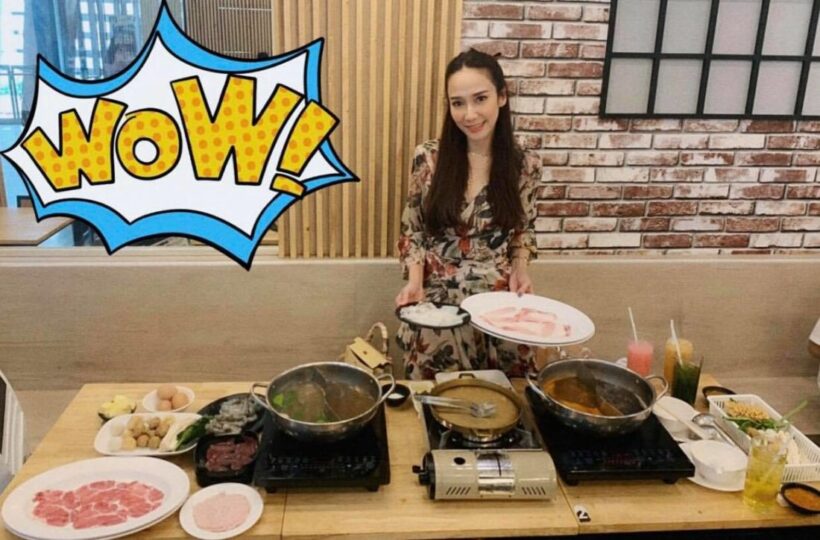 อั้ม พัชราภาโชว์ลีลาผัดข้าว ให้โต๊ะข้างๆ ชิม (มีคลิป) | The Thaiger