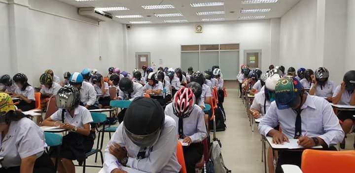 มทร อีสาน ชี้แจง ให้นักศึกษาสวมหมวกกันน็อกเข้าห้องสอบ | The Thaiger