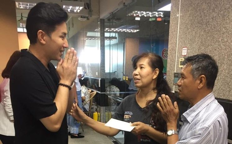 หนุ่ม กรรชัย มอบทุนการศึกษาให้ลูกลัลลาเบล 6 หมื่น | The Thaiger