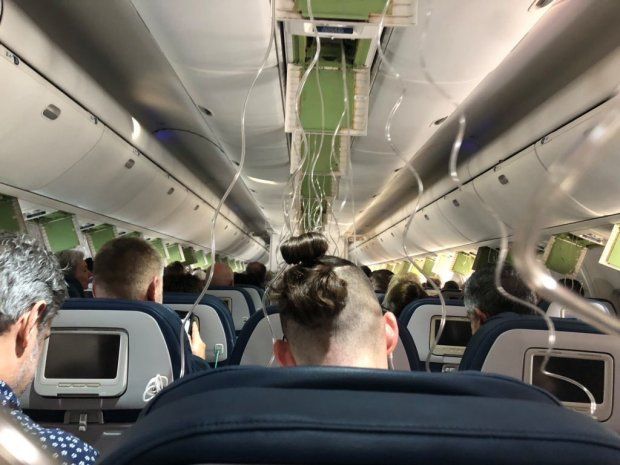 Delta airlines jet plunges 30,000 feet in controlled descent