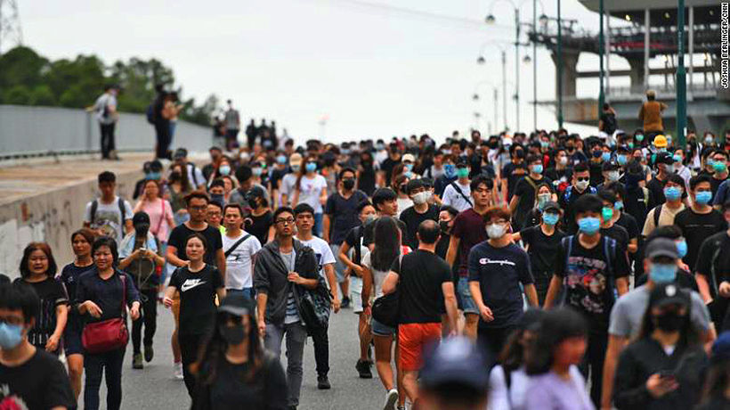 Roadblocks disrupt traffic to Hong Kong airport in a weekend of violence