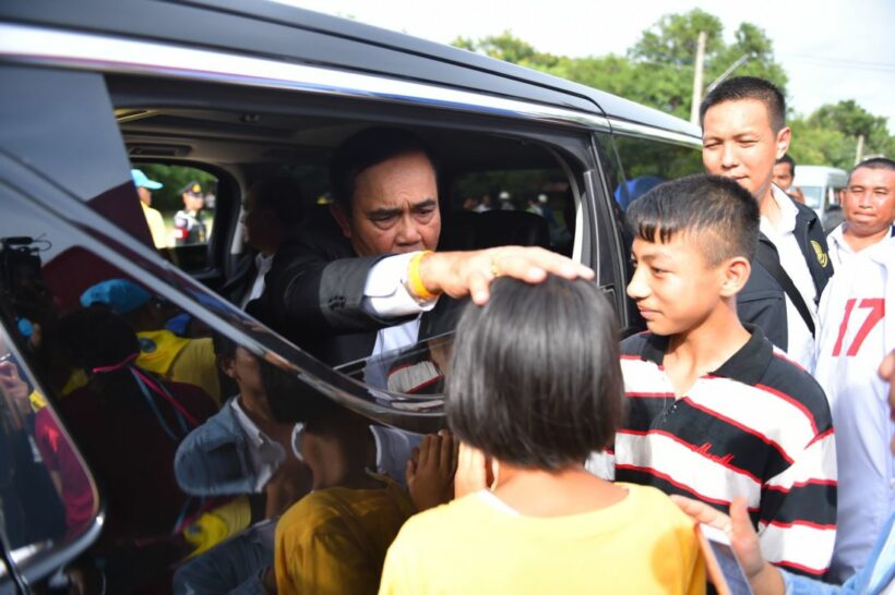 มาแล้ว เลขเด็ด ทะเบียนรถนายก ตรวจสุโขทัย-พิษณุโลก คอหวยแห่ซื้อ | The Thaiger
