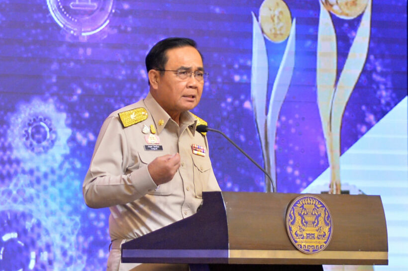นายกซัดพวกถามทำไมไม่ไปเยี่ยมน้ำท่วม – ทำไมไม่แจกเงินช่วยเหลือชาวบ้าน | The Thaiger