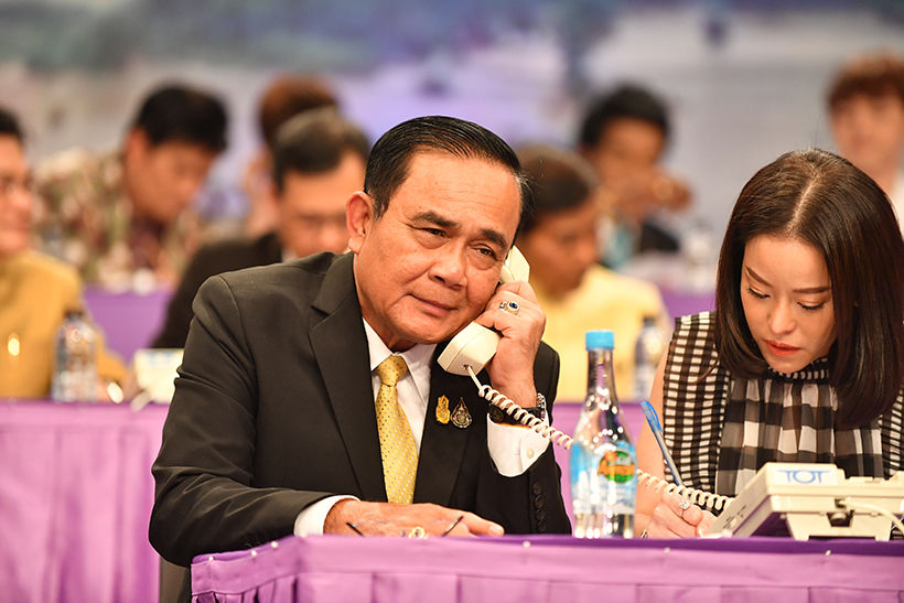 นายกฯ รับโทรศัพท์บริจาคช่วยน้ำท่วม ยอดปิดรายการ 263 ล้านบาท | The Thaiger