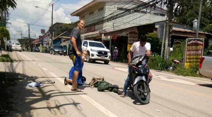 Foreign tourists stop to help Chiang Dao local after motorcycle incident