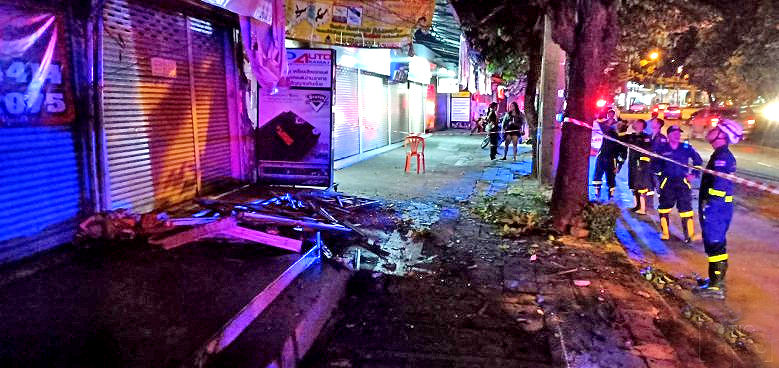 Bangkok shophouse partially collapses in the rain