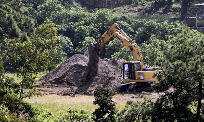 สะพรึง! ชาวบ้านบ่นเรื่องกลิ่นเหม็นเน่าในชุมชน พบถุงชิ้นส่วนมนุษย์ 75 ใบ | News by The Thaiger