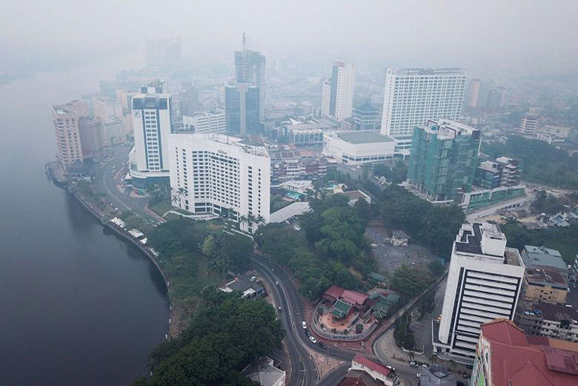 Malaysia demands Indonesia acts on smog-belching fires