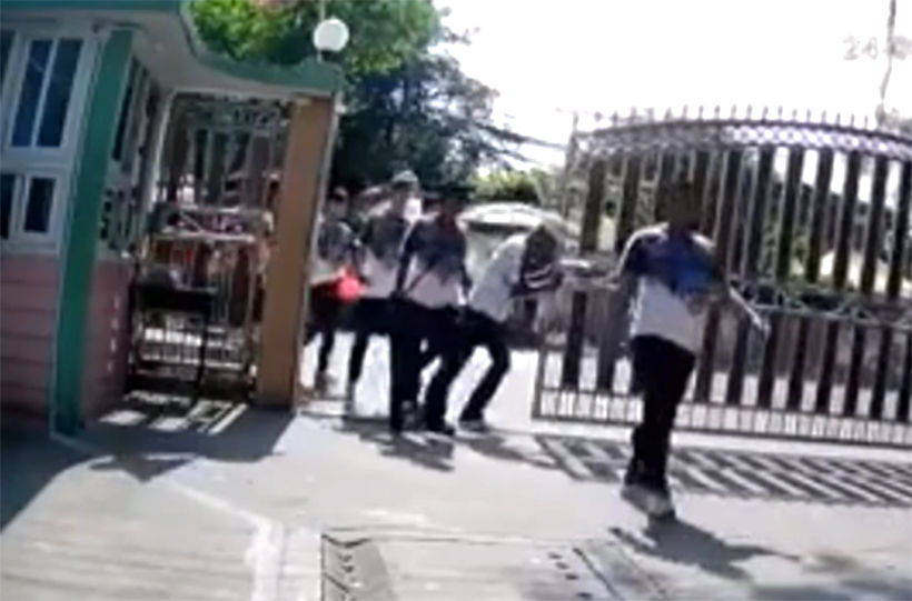แก๊งงานบวชวัดสิงห์อ่วม กระทืบครู นักเรียน ศาลสั่งคุกสูงสุด 19 ปี | The Thaiger