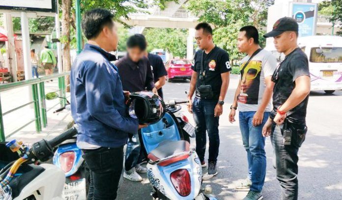 รวบสองหนุ่ม แก๊งเคาะกระจกอาสาเป็นนายหน้าต่อทะเบียนรถ | The Thaiger