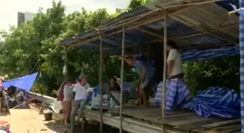 ผู้ว่าอุบลแจง ให้ชาวบ้านรื้อเพิงพักเพื่อความปลอดภัย ไม่เกี่ยวนายกผ่าน | The Thaiger