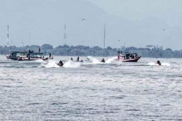 แก๊งไฮโซ ขี่เจ็ตสกีดูวาฬบรูด้า หาดเจ้าสำราญ ผิดระเบียบ-กฎหมาย | News by The Thaiger