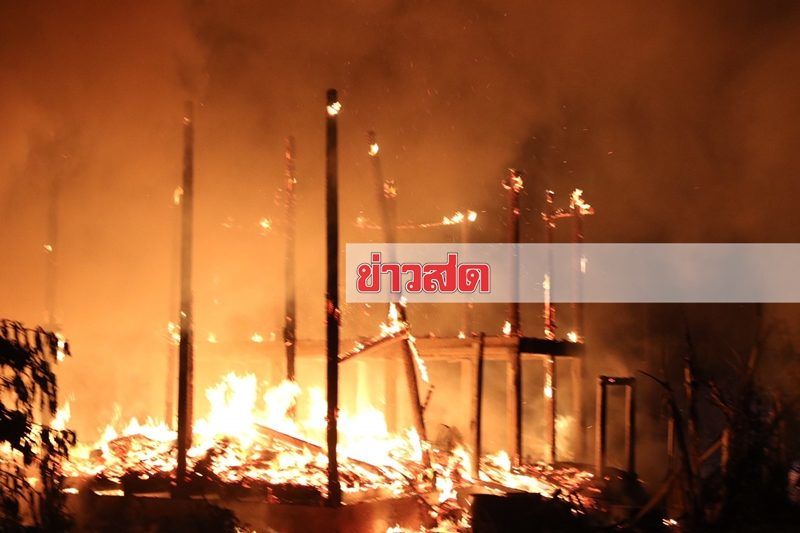 ไฟไหม้บ้านทรงไทยโบราณสมัยรัชกาลที่ 5 วอดเหลือแต่ซาก | The Thaiger