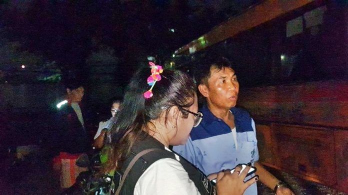 ชายขับรถยนต์ชนรถเมล์ แถมกระชากคอเสื้อคนขับรถเมล์ขู่ ‘มึงรู้ไหมกูเป็นใคร’ | News by The Thaiger