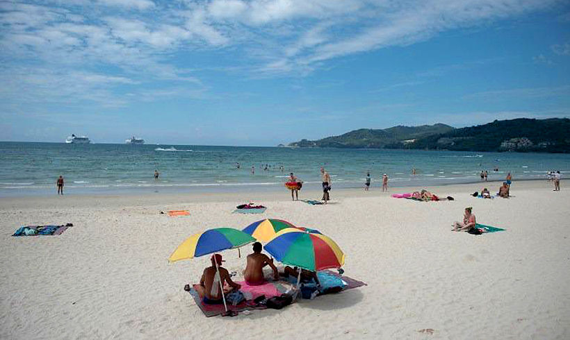 Phuket hotels slashing the price of rooms