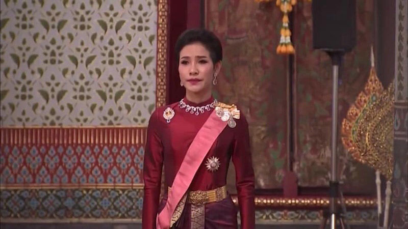 โปรดเกล้าฯ ถอดฐานันดรศักดิ์ เจ้าคุณพระสินีนาฏ พิลาสกัลยาณี | The Thaiger