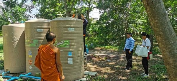 ลอบฆ่ายกวัด คนร้ายเทยาฆ่าหญ้าในถังเก็บน้ำ ทำพระ-ญาติโยมโคม่า | The Thaiger