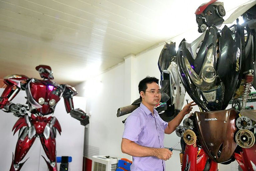 Transformers-inspired robot rolls out green message in Vietnam