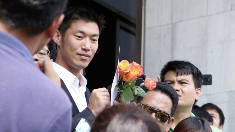 “ธนาธร” และแม่ไปศาลรัฐธรรมนูญให้ปากคำคดีหุ้นวีลัค เผยเอกสารคดีหมดเปลือก | The Thaiger