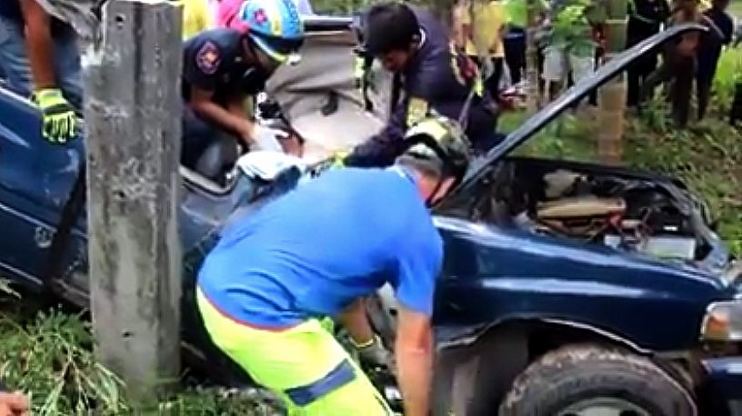 Policeman falls asleep behind the wheel and crashes into roadside pole in Phang Nga