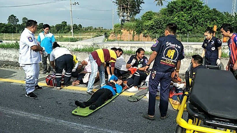 8 injured after pickup overturns on Highway 7, Pattaya