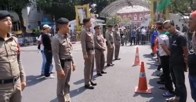 ม็อบสมัชชาคนจน: ตำรวจเตรียมดำเนินคดีแกนนำผิดพ.ร.บ.ชุมนุม ออกหมายเรียกผู้ต้องหา | The Thaiger