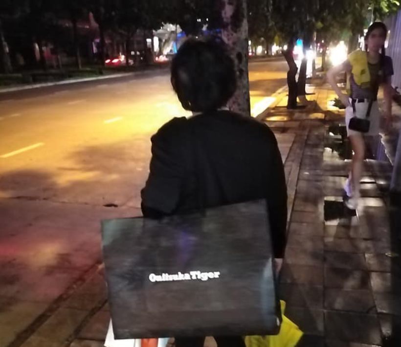 เตือนภัย ป้ามหาภัย บอกโดนกรีดกระเป๋า แต่ไม่ยอมแจ้งความ ด่ากราดอีชาติหมา | The Thaiger