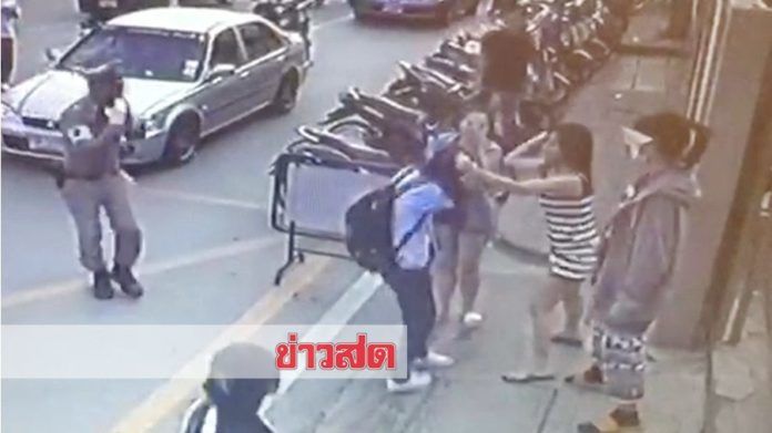 แม่โหดพาพวกรุมตบนักเรียนม.5 เหตุวิวาทกับลูกสาว | News by The Thaiger