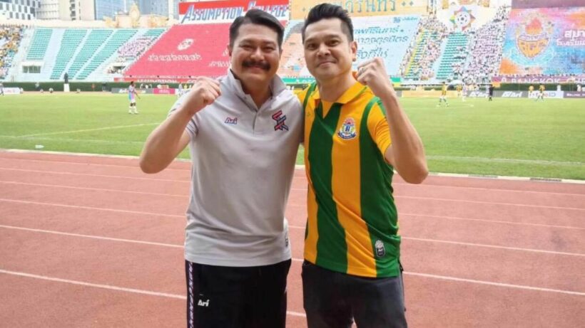 วัน อยู่บำรุง ถ่ายรูปคู่ เต๋า สมชาย ในงานบอลจตุรมิตร | The Thaiger