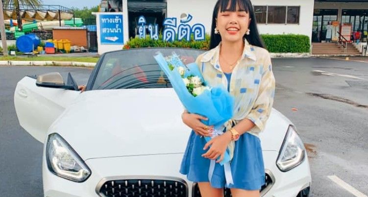 เจนนี่ ถอยรถหรูรับเรียนจบ ขอบคุณความจนที่ทำให้เข้มแข็ง | The Thaiger