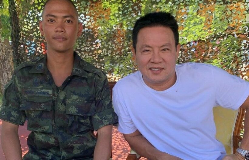 จตุรงค์ มกจ๊กน้ำตาซึมน้องพี เป็นทหารแล้ว | The Thaiger