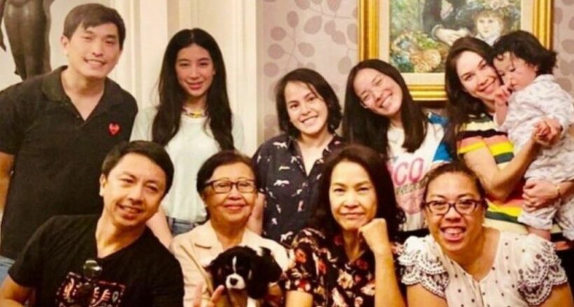 เกิดอะไรขึ้น? คนในครอบครัว สงกรานต์ ลบภาพแมทร่วมเฟรม | The Thaiger