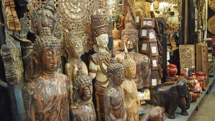 Buddhists protest at Chatuchak over commercialisation of Buddha images