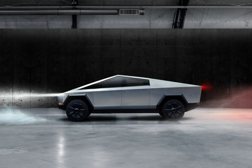Tesla เปิดตัวกระบะไฟฟ้า Cybertruck รูปทรงแปลกตา ทั้งแกร่งและแรง | The Thaiger