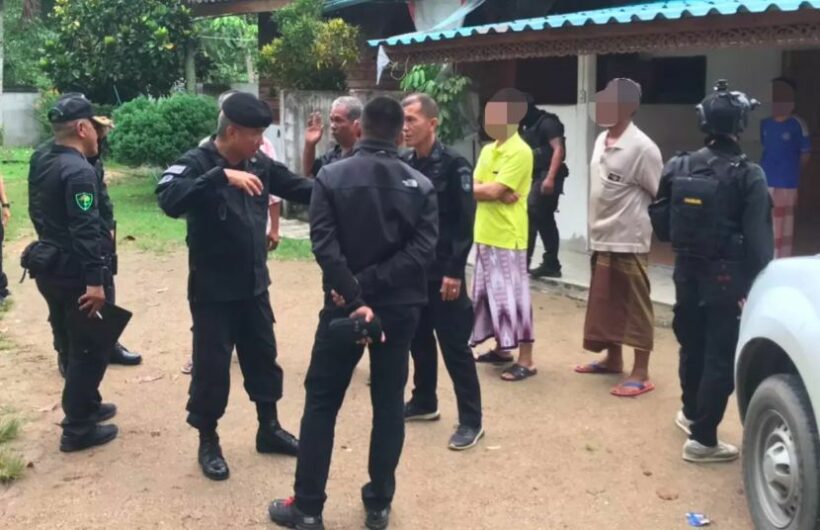 เจ้าหน้าที่สนธิกำลัง ควบคุมตัว 6 ผู้ต้องสงสัย เหตุถล่มป้อม ชรบ. 15 ศพที่ยะลา | News by The Thaiger