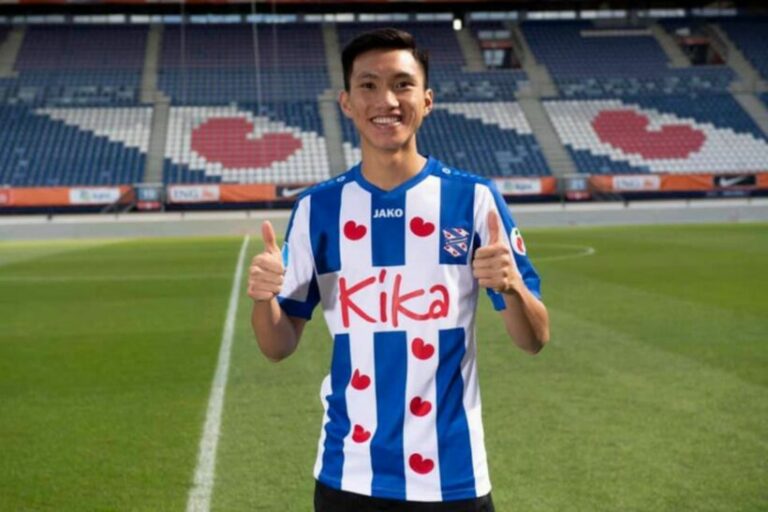 Lập cú đúp vô địch, HLV trưởng Hà Nội FC vẫn không quên cậu út Văn Hậu | News by The Thaiger