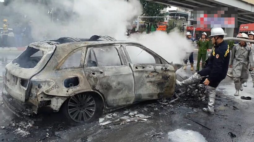 Hà Nội: Gây tai nạn kinh hoàng, xe Mercedes cháy rực ở Lê Văn Lương | News by Thaiger