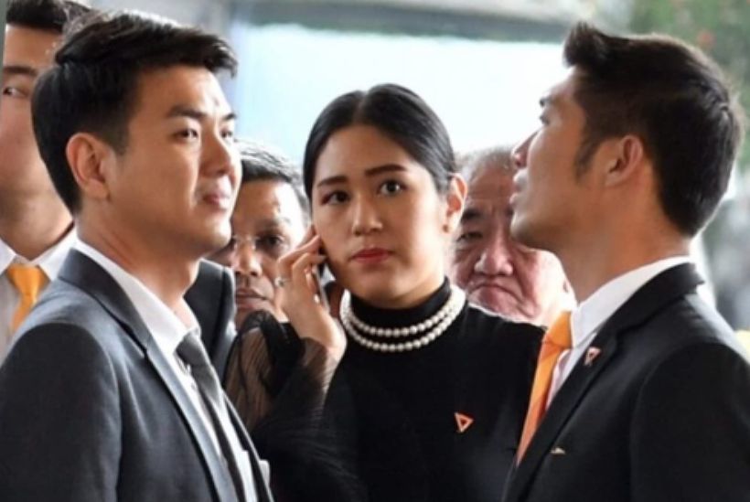 ช่อชี้ แม้ธนาธรสิ้นสภาพ ส.ส. ยังเป็นหัวหอกอนาคตใหม่ เดือนธันวาคมเจอกัน | The Thaiger