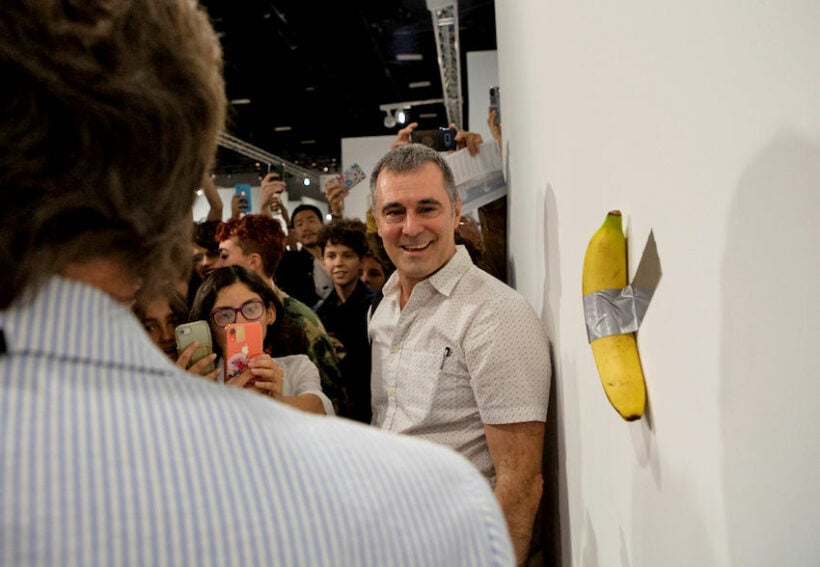 Artist eats 0,000 banana at exhibition